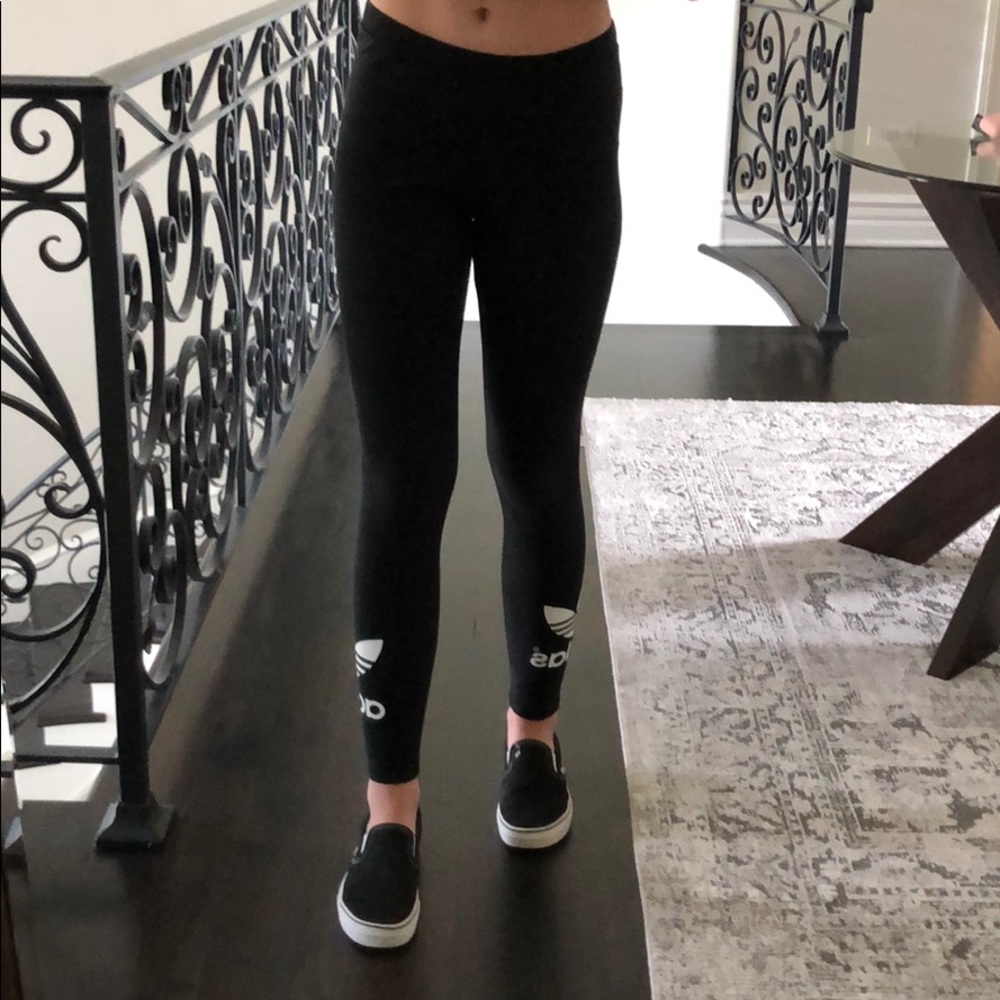 Adidas logo leggings 🖤